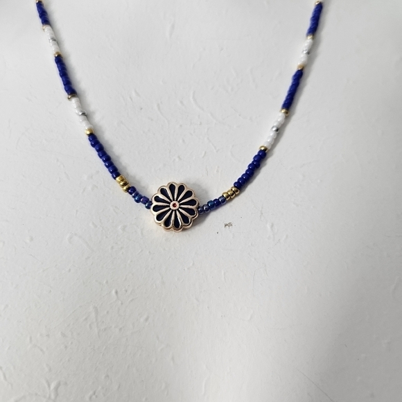Charming beaded necklace with gold plated chain and charming daisy bead Handmade - Picture 1 of 3